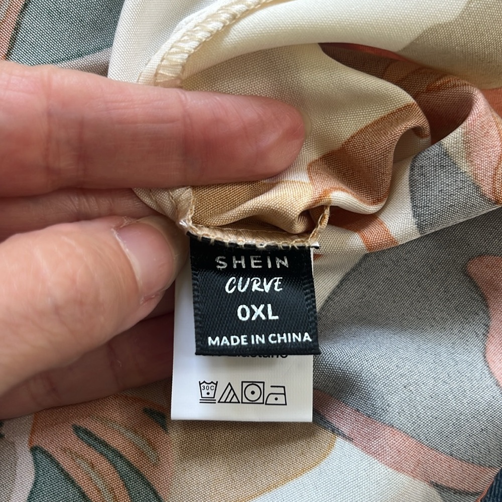 Beautiful Flowy blouse NWOT - Picture 6 of 7